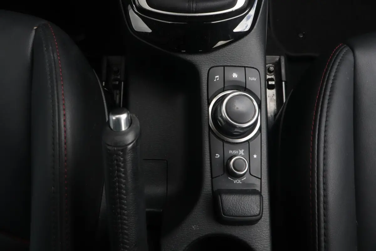2.0 GT-M, HEAD UP DISPLAY, NAVI,CAMERA,DAB, LED