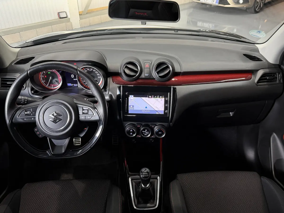 1.4 Sport Smart Hybrid | Navi | Carplay | Dodehoek | Camera | 17" | Stoelverwarming | ACC | 100% Suzuki Dealer onderhouden!