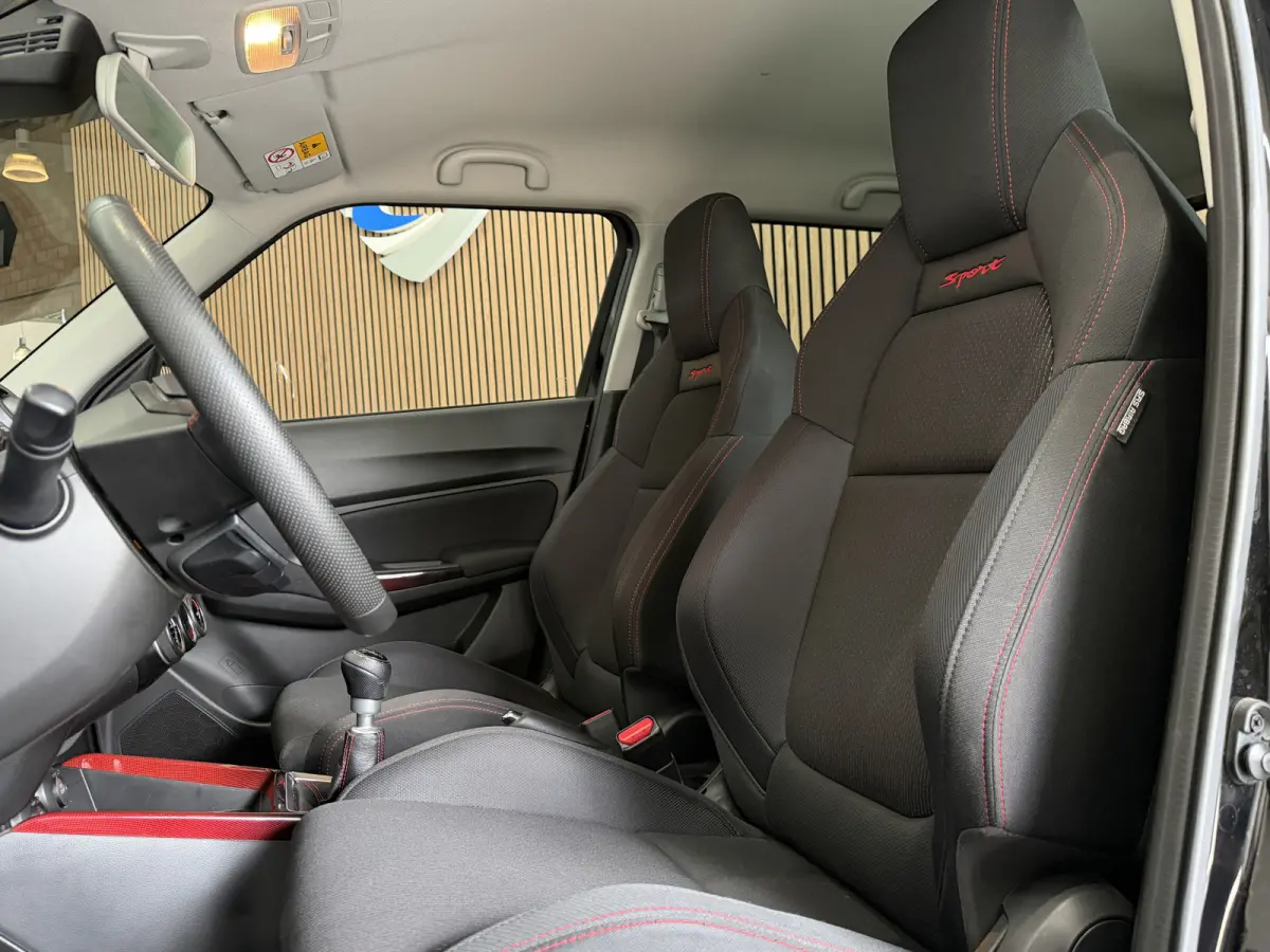 1.4 Sport Smart Hybrid | Navi | Carplay | Dodehoek | Camera | 17" | Stoelverwarming | ACC | 100% Suzuki Dealer onderhouden!