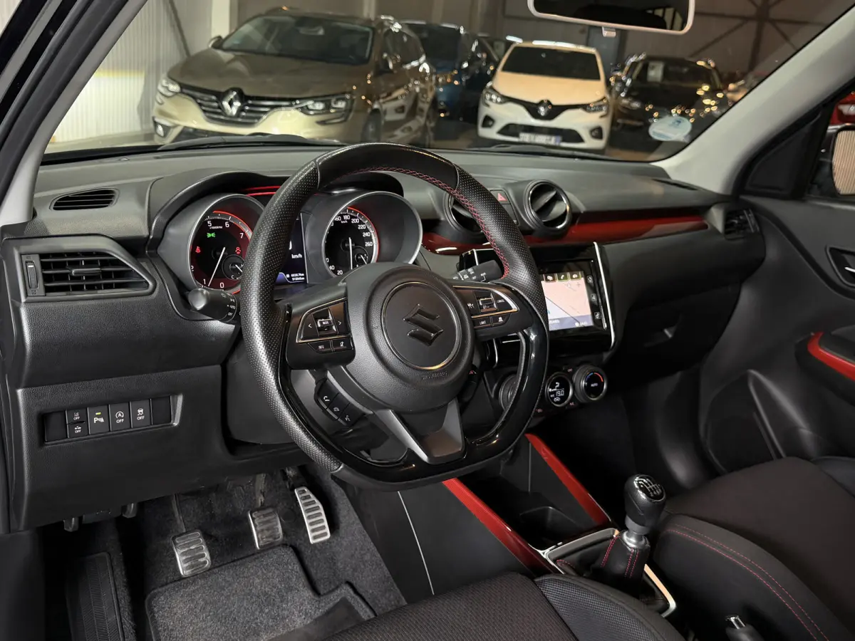 1.4 Sport Smart Hybrid | Navi | Carplay | Dodehoek | Camera | 17" | Stoelverwarming | ACC | 100% Suzuki Dealer onderhouden!