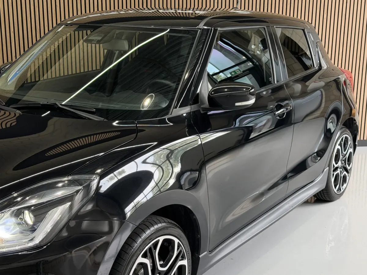 1.4 Sport Smart Hybrid | Navi | Carplay | Dodehoek | Camera | 17" | Stoelverwarming | ACC | 100% Suzuki Dealer onderhouden!