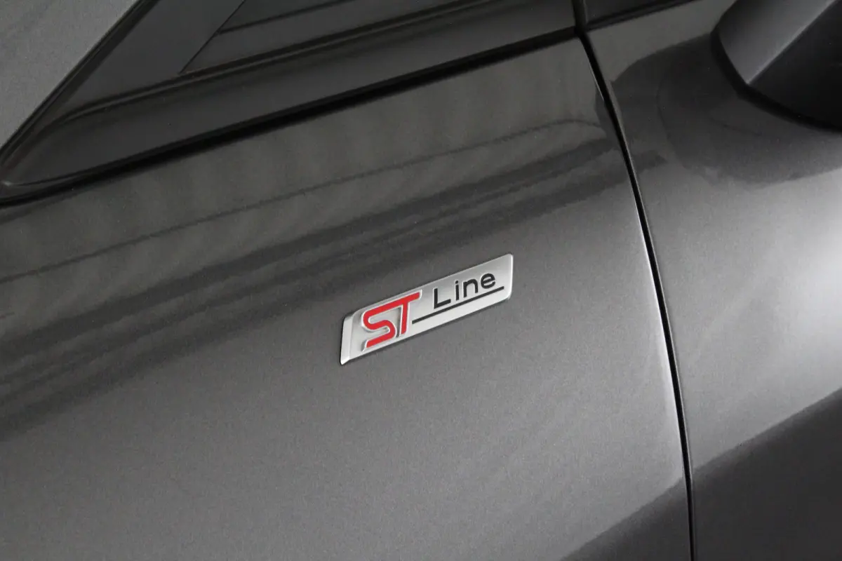 1.0 EcoBoost Hybrid ST-Line Parkeersensor achter/Cruise control/17-inch lichtmetalen velgen...