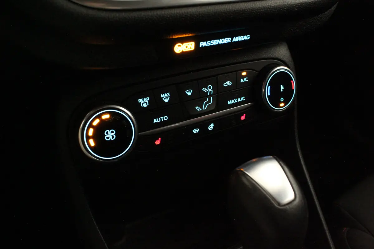 1.0 EcoBoost Hybrid ST-Line Parkeersensor achter/Cruise control/17-inch lichtmetalen velgen...