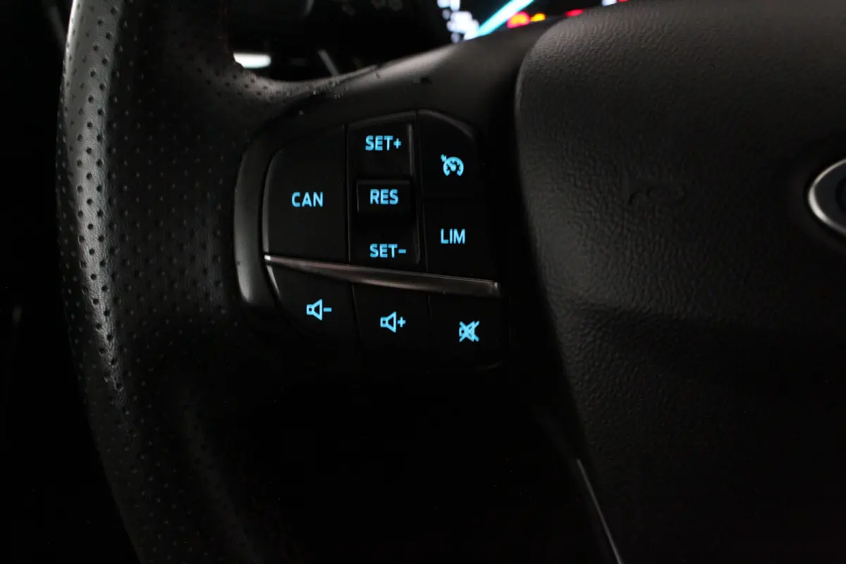 1.0 EcoBoost Hybrid ST-Line Parkeersensor achter/Cruise control/17-inch lichtmetalen velgen...