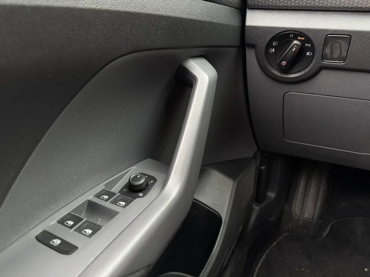 1.0 TSI R-line | Digital Cockpit | LED | Camera | Carplay | Adaptive Cruise | LED | Navigatie