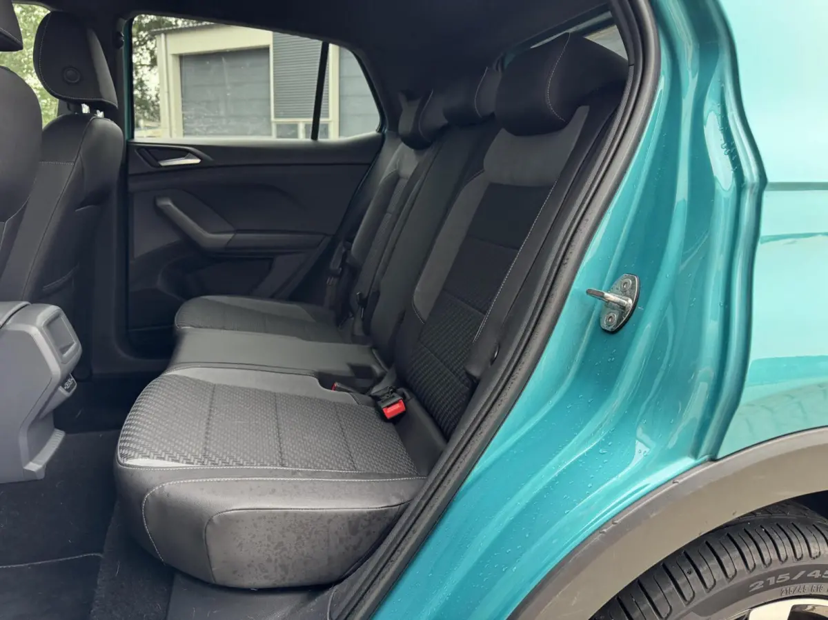 1.0 TSI R-line | Digital Cockpit | LED | Camera | Carplay | Adaptive Cruise | LED | Navigatie