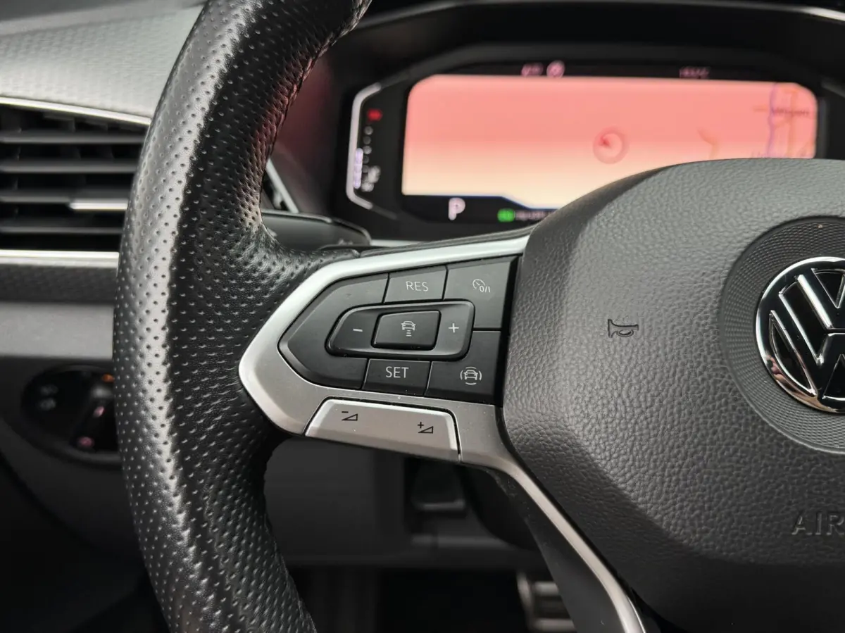 1.0 TSI R-line | Digital Cockpit | LED | Camera | Carplay | Adaptive Cruise | LED | Navigatie