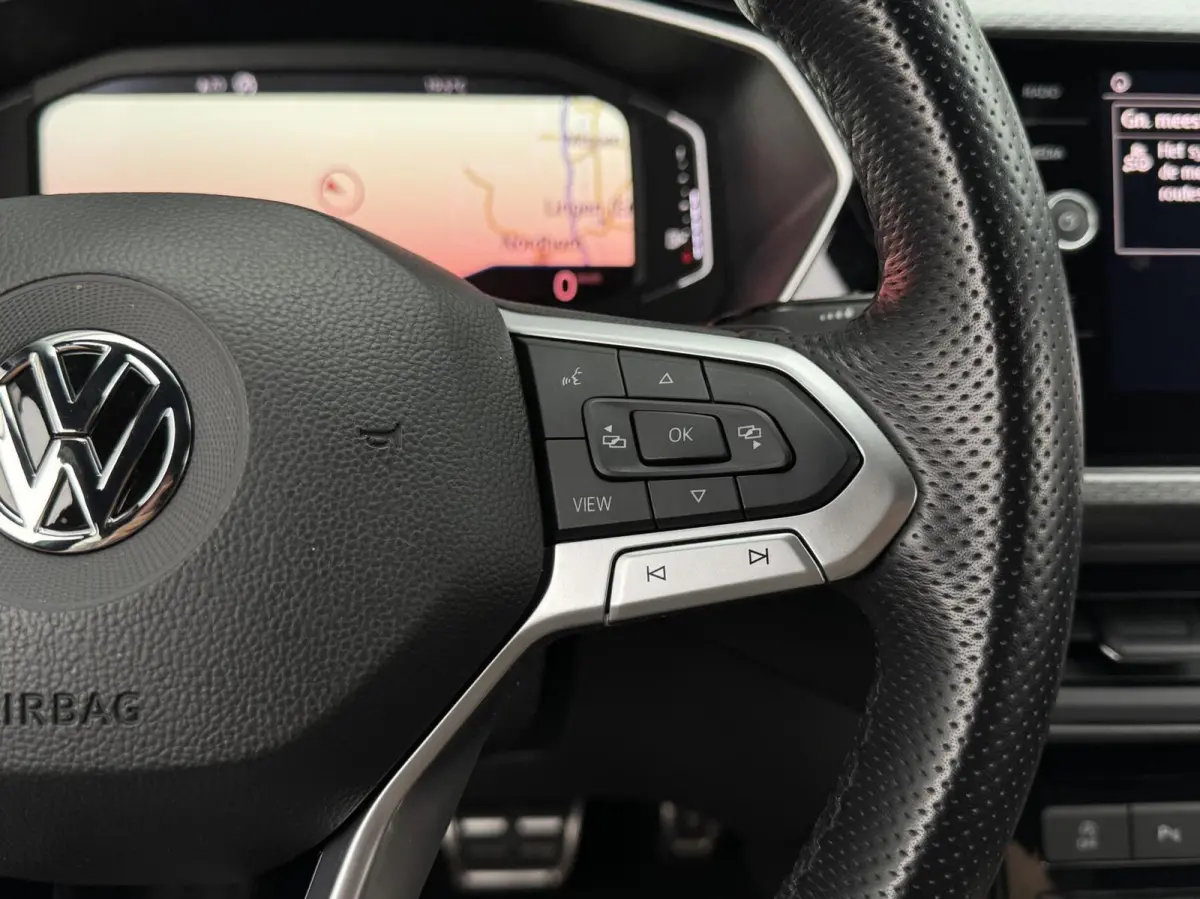1.0 TSI R-line | Digital Cockpit | LED | Camera | Carplay | Adaptive Cruise | LED | Navigatie
