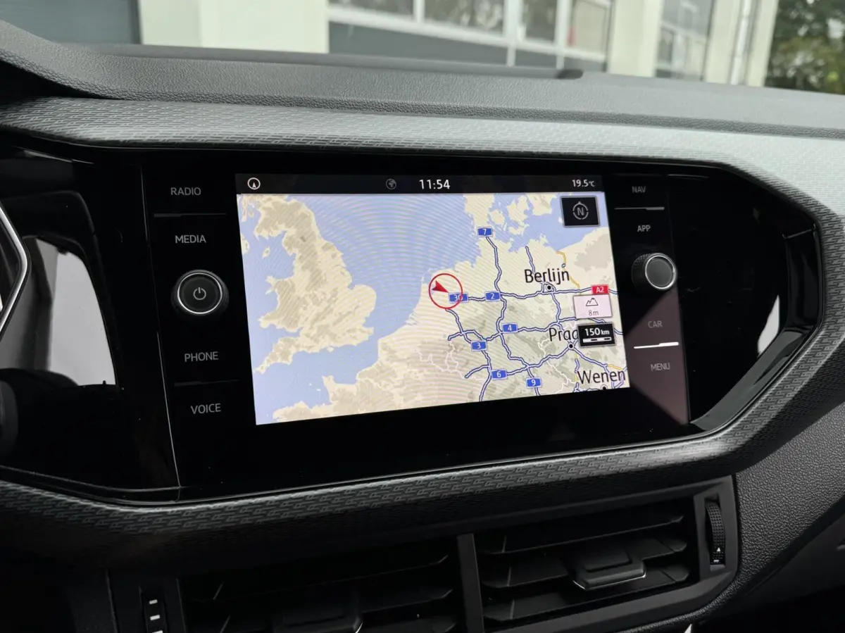 1.0 TSI R-line | Digital Cockpit | LED | Camera | Carplay | Adaptive Cruise | LED | Navigatie