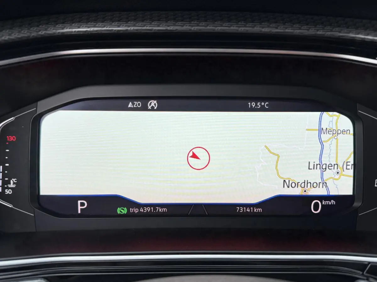 1.0 TSI R-line | Digital Cockpit | LED | Camera | Carplay | Adaptive Cruise | LED | Navigatie