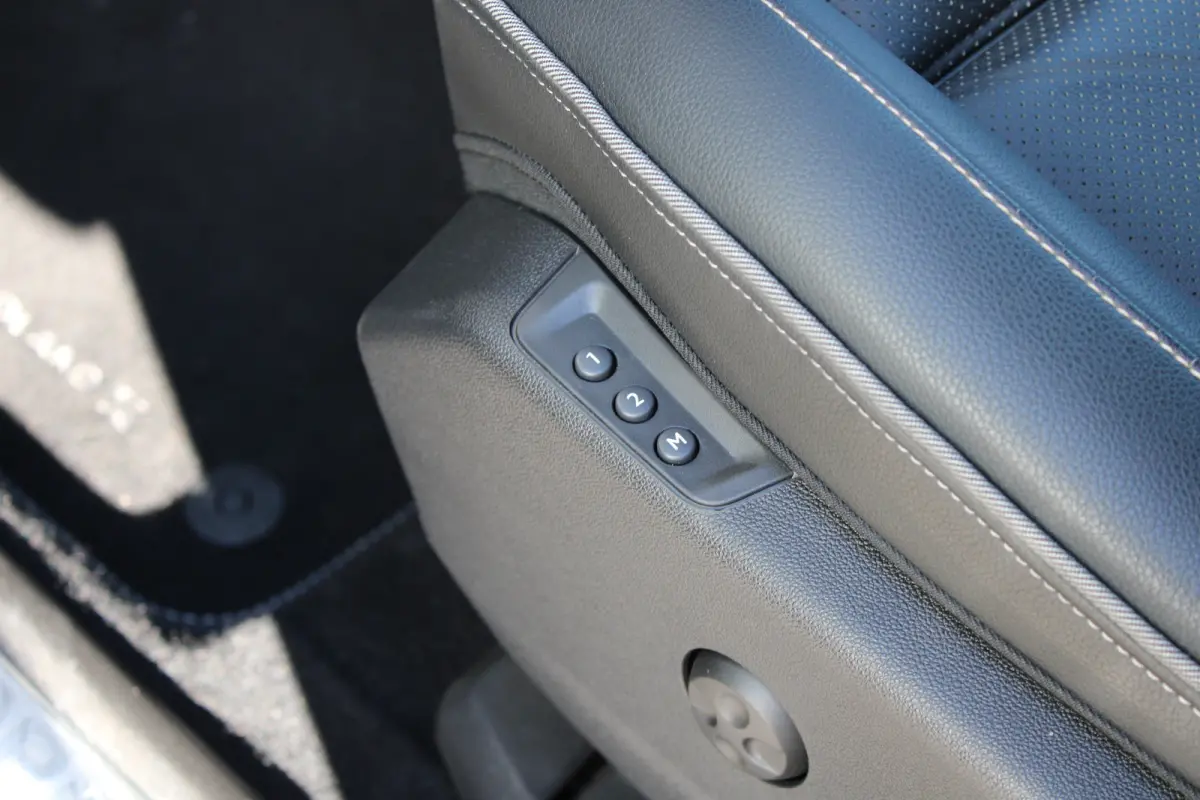 1.2 Turbo Innovation | Navigatie | Camera | Lederen bekleding | Stoelverwarming + koeling | Trekhaak |