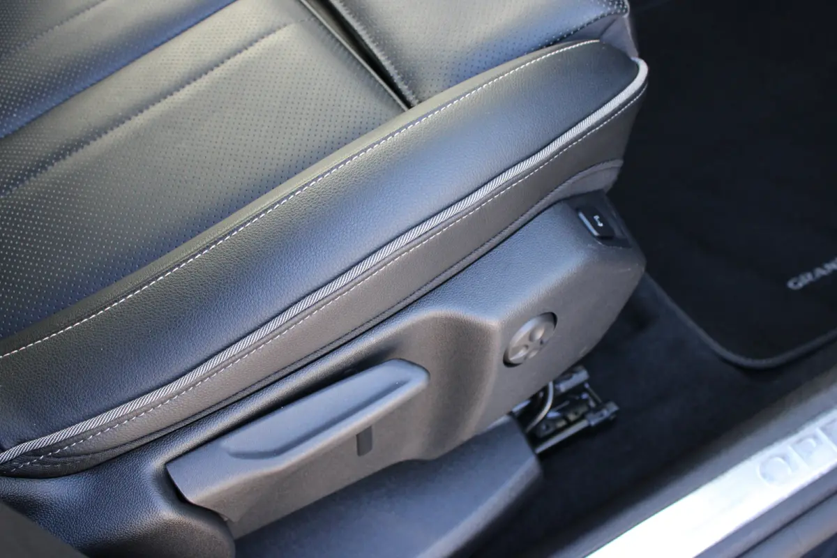1.2 Turbo Innovation | Navigatie | Camera | Lederen bekleding | Stoelverwarming + koeling | Trekhaak |