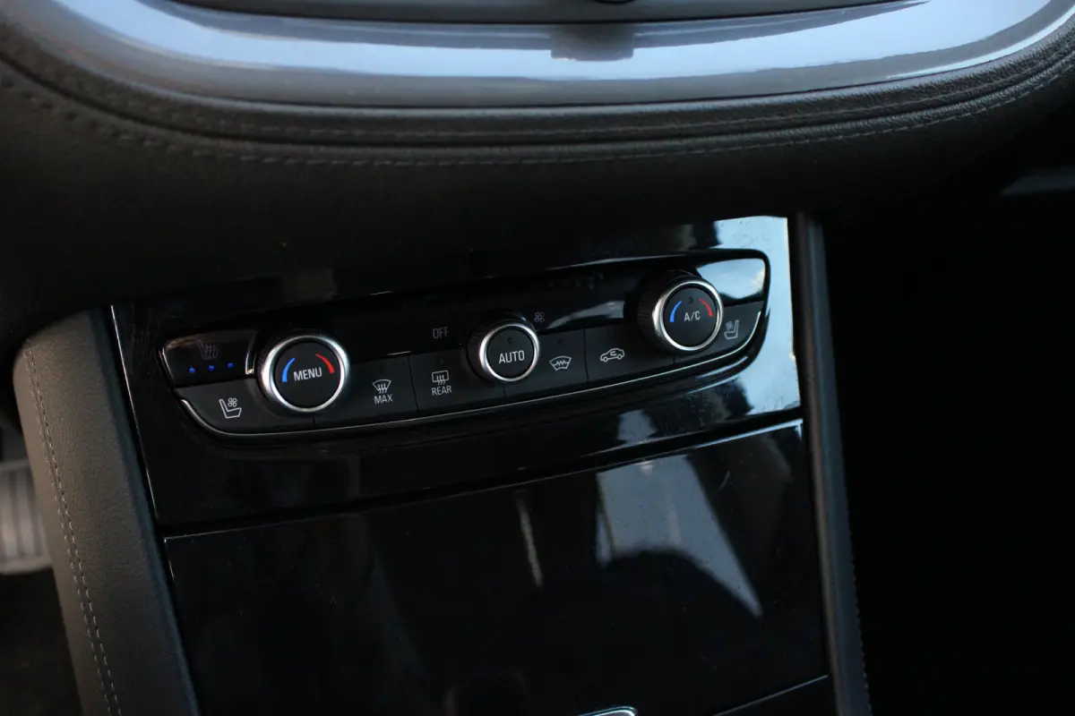 1.2 Turbo Innovation | Navigatie | Camera | Lederen bekleding | Stoelverwarming + koeling | Trekhaak |
