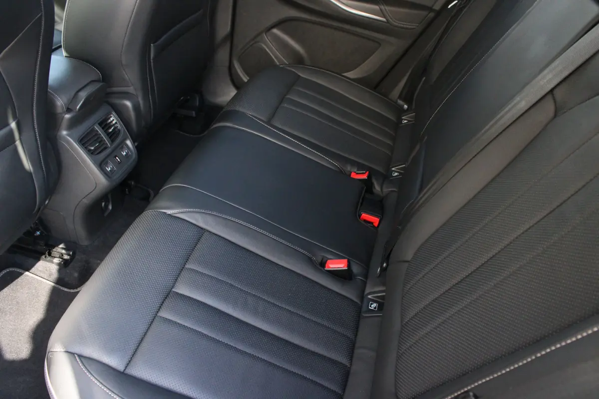 1.2 Turbo Innovation | Navigatie | Camera | Lederen bekleding | Stoelverwarming + koeling | Trekhaak |