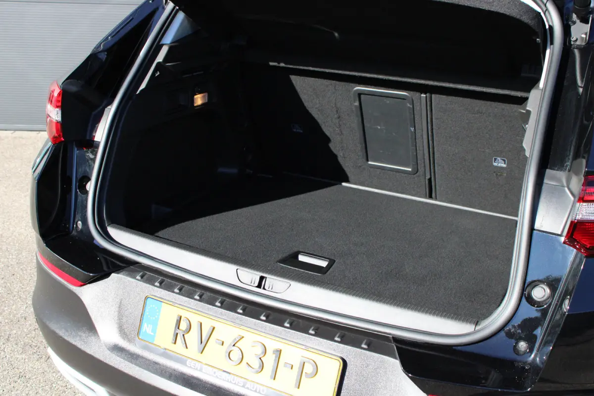 1.2 Turbo Innovation | Navigatie | Camera | Lederen bekleding | Stoelverwarming + koeling | Trekhaak |