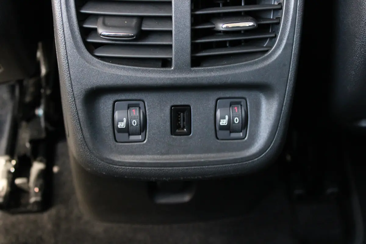 1.2 Turbo Innovation | Navigatie | Camera | Lederen bekleding | Stoelverwarming + koeling | Trekhaak |