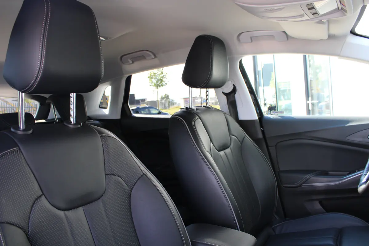 1.2 Turbo Innovation | Navigatie | Camera | Lederen bekleding | Stoelverwarming + koeling | Trekhaak |