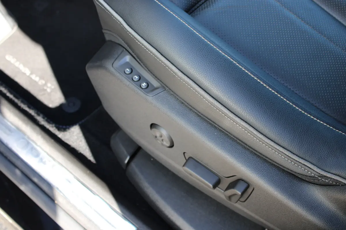 1.2 Turbo Innovation | Navigatie | Camera | Lederen bekleding | Stoelverwarming + koeling | Trekhaak |