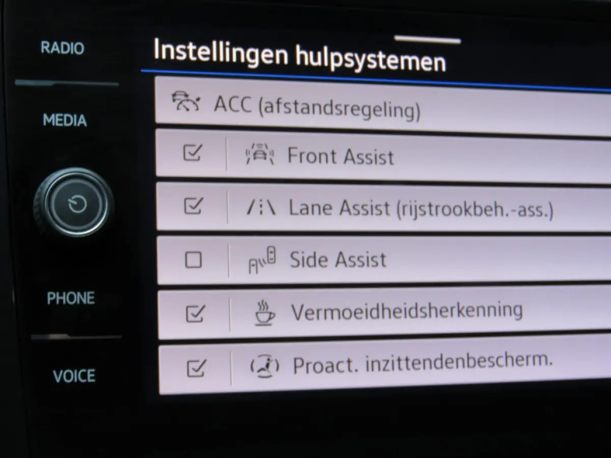 1.4 TSI 245pk eHybrid / Digitaal dashboard / Camera / 17 Inch / BOVAG garantie