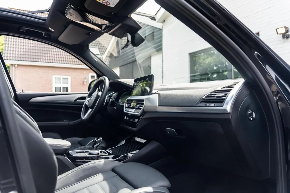 XDrive30e M-sport Carbon Zwart Pano H&K HUD Trekhaak