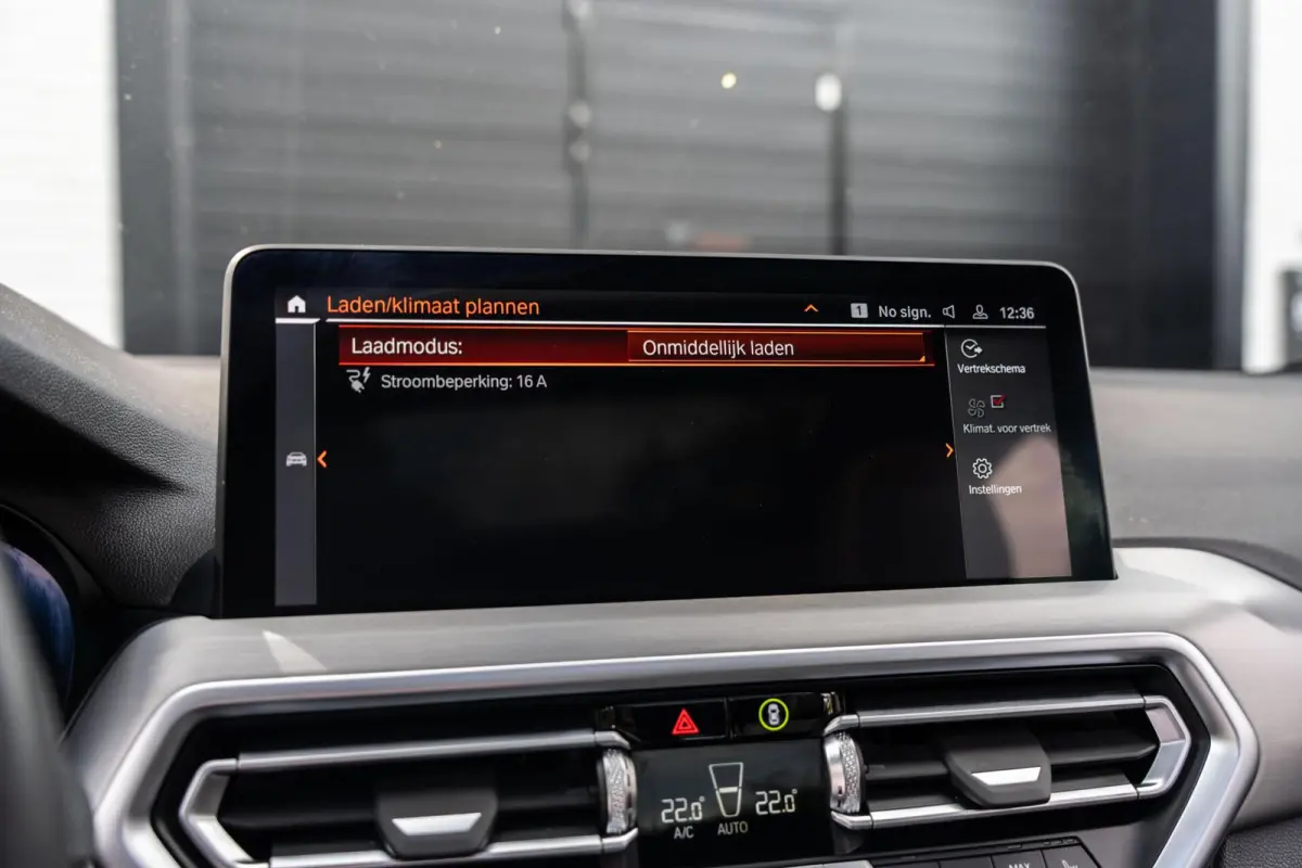 XDrive30e M-sport Carbon Zwart Pano H&K HUD Trekhaak