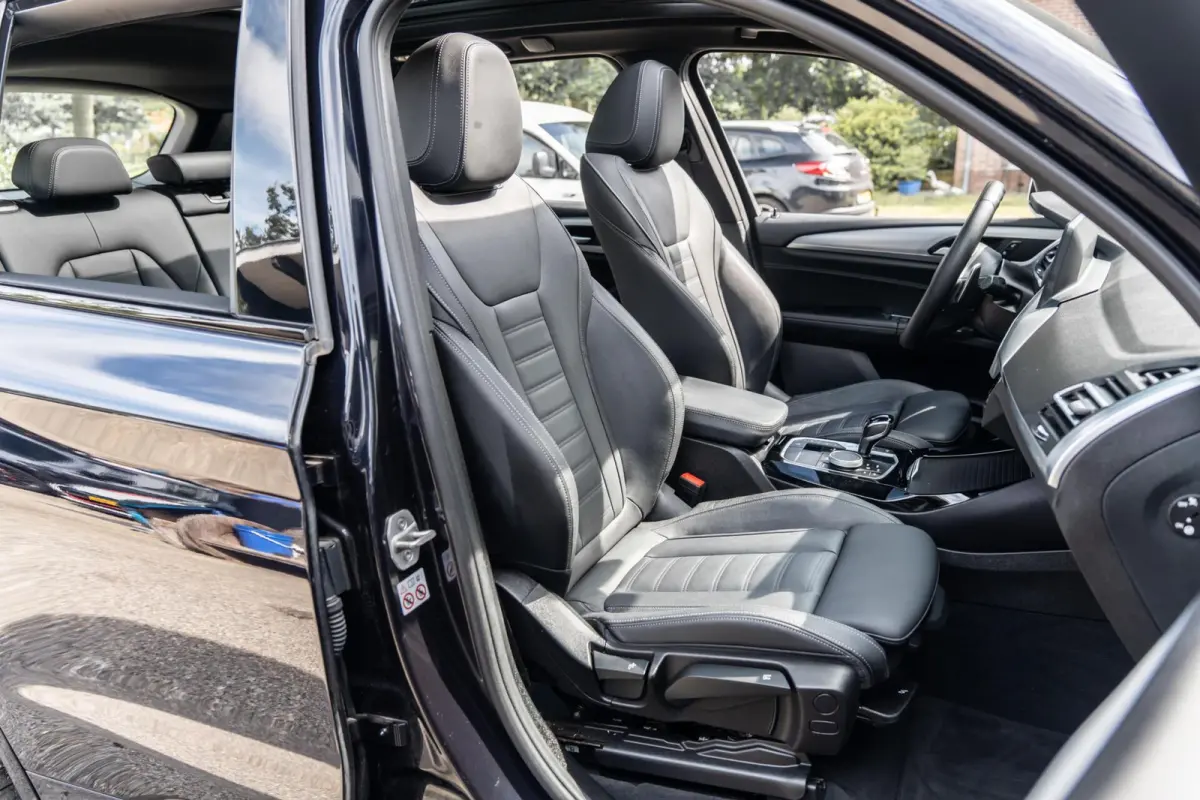 XDrive30e M-sport Carbon Zwart Pano H&K HUD Trekhaak