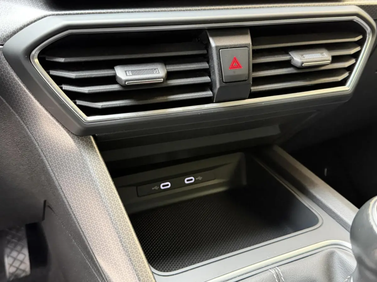 1.5 TSI Style Launch Edition Apple CarPlay/Android Auto | Adaptieve cruise control | Climate control | Getint glas | LED koplampen | Navigatiesysteem | Rijstrooksensor | Parkeersensoren voor