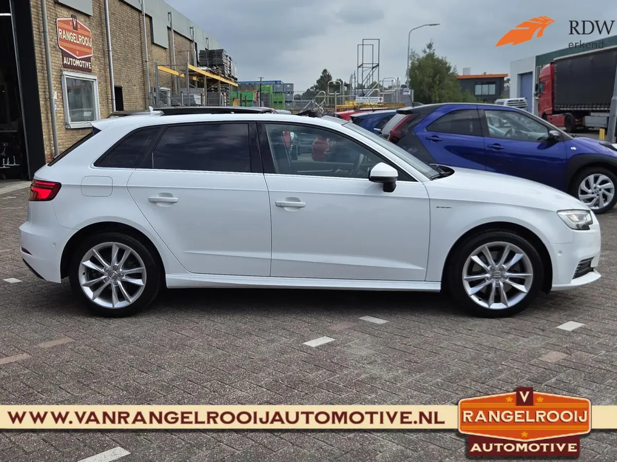 1.4 e-tron Sport, LED kopl., ACC, pano, sportst., 17" lmv