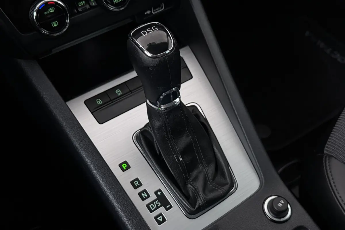 1.5 TSI Greentech Business Edition (CRUISE CONTROL, STOELVERWARMING, NAVIGATIE CARPLAY, PARKEERSENSOREN)
