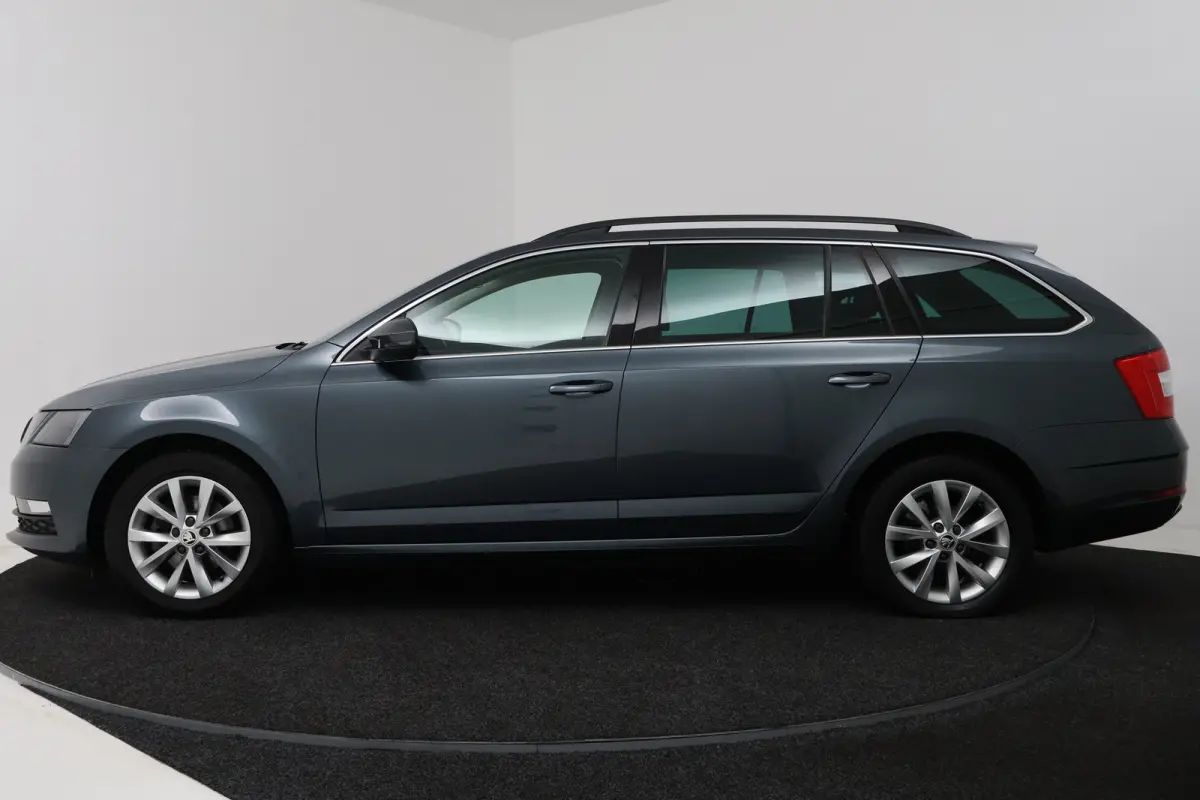 1.5 TSI Greentech Business Edition (CRUISE CONTROL, STOELVERWARMING, NAVIGATIE CARPLAY, PARKEERSENSOREN)