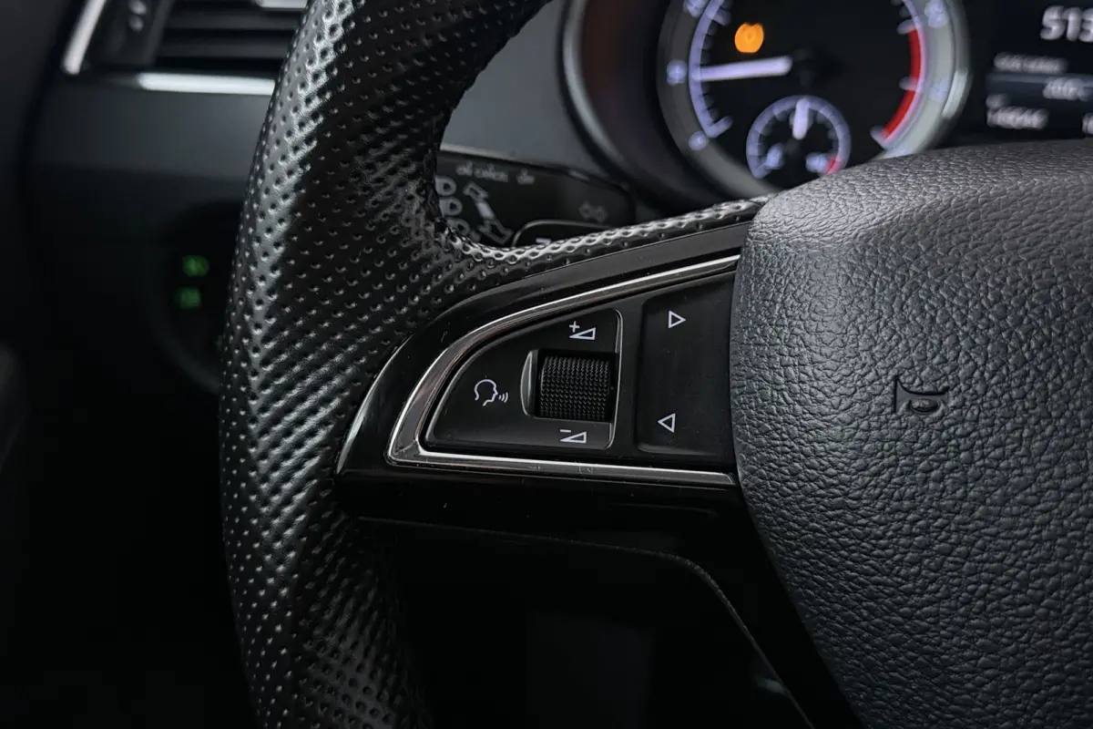 1.5 TSI Greentech Business Edition (CRUISE CONTROL, STOELVERWARMING, NAVIGATIE CARPLAY, PARKEERSENSOREN)