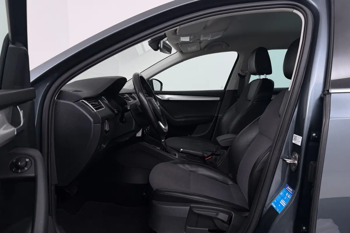 1.5 TSI Greentech Business Edition (CRUISE CONTROL, STOELVERWARMING, NAVIGATIE CARPLAY, PARKEERSENSOREN)