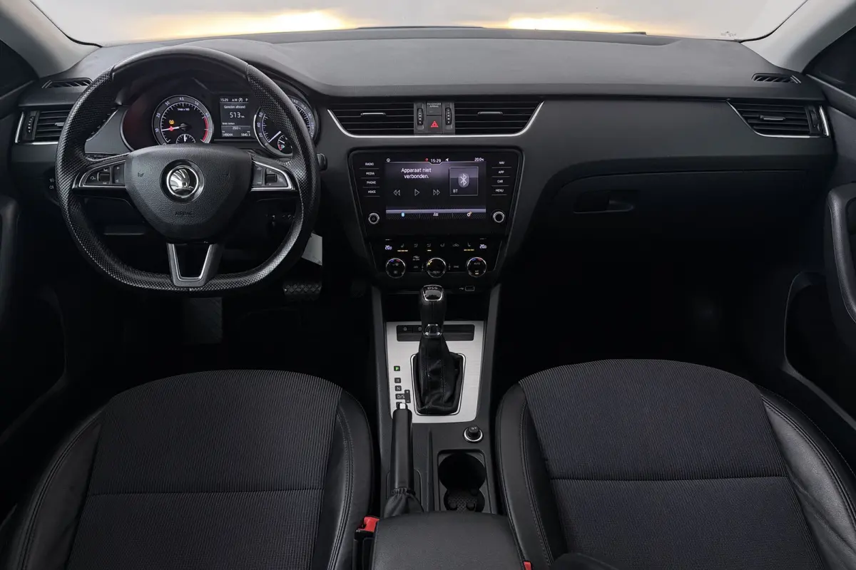 1.5 TSI Greentech Business Edition (CRUISE CONTROL, STOELVERWARMING, NAVIGATIE CARPLAY, PARKEERSENSOREN)
