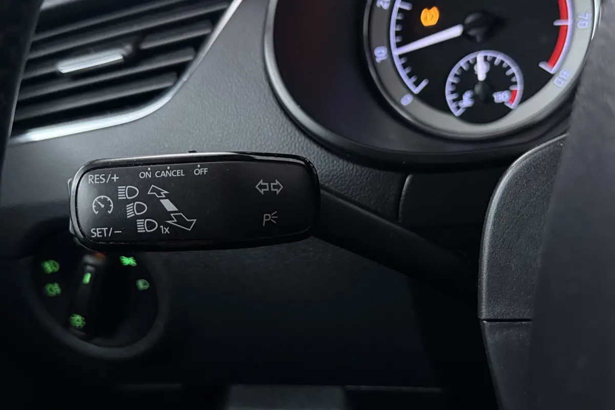 1.5 TSI Greentech Business Edition (CRUISE CONTROL, STOELVERWARMING, NAVIGATIE CARPLAY, PARKEERSENSOREN)