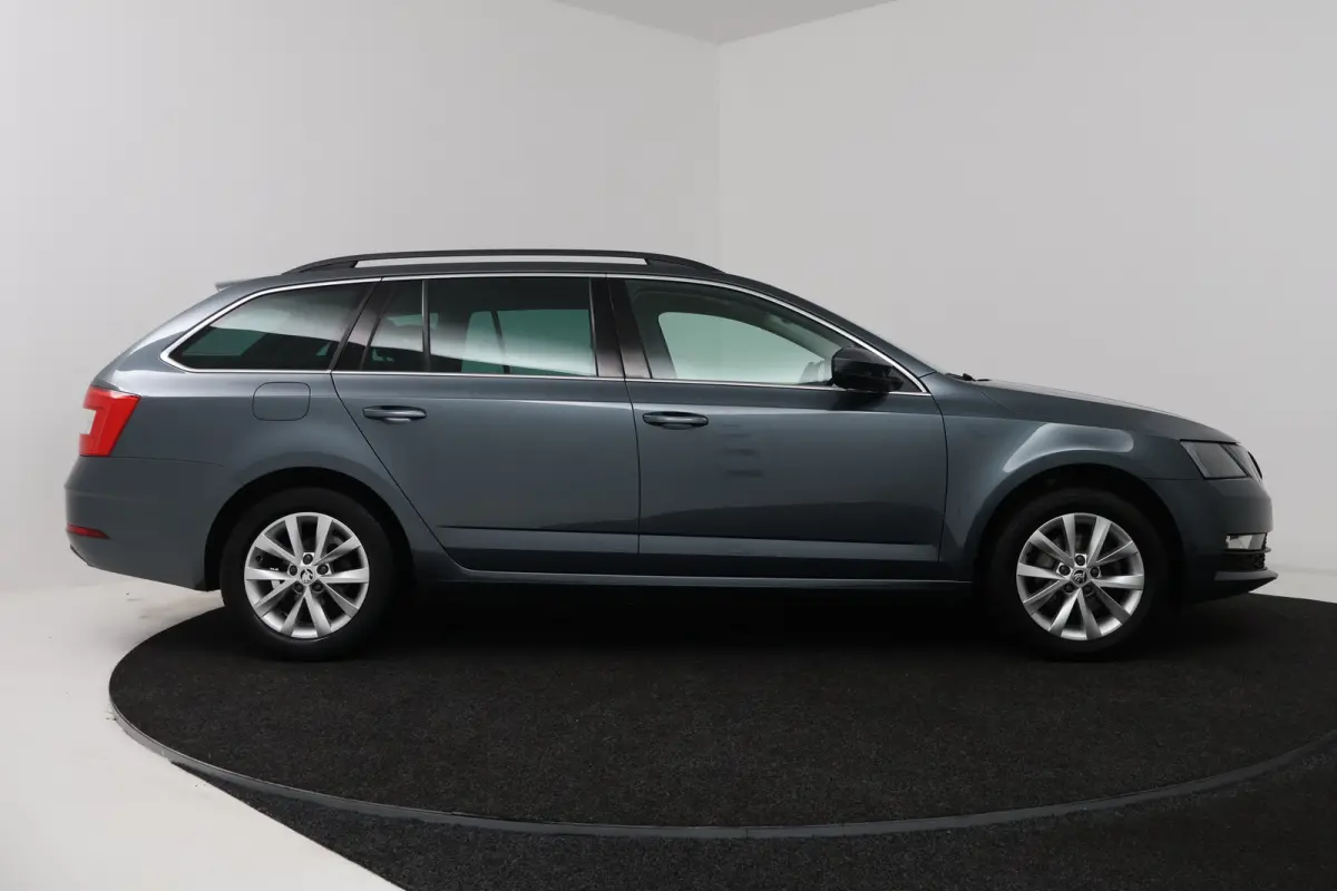1.5 TSI Greentech Business Edition (CRUISE CONTROL, STOELVERWARMING, NAVIGATIE CARPLAY, PARKEERSENSOREN)
