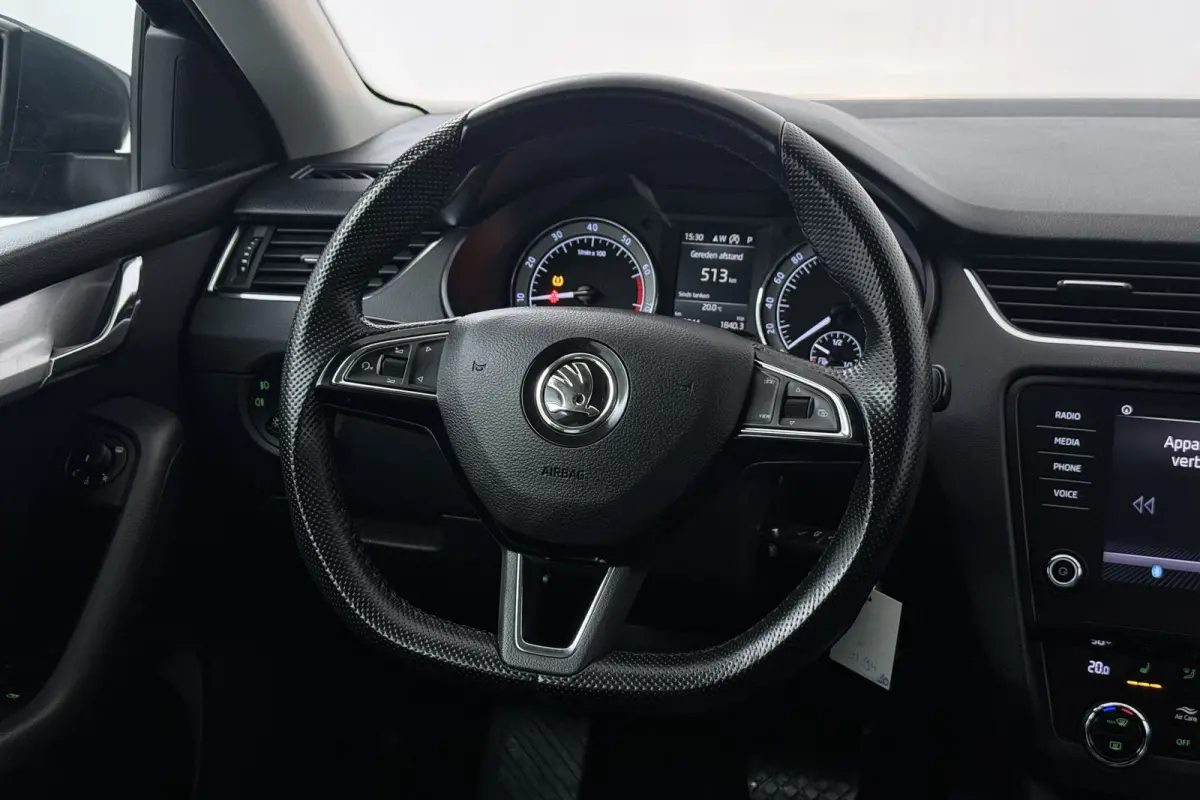 1.5 TSI Greentech Business Edition (CRUISE CONTROL, STOELVERWARMING, NAVIGATIE CARPLAY, PARKEERSENSOREN)