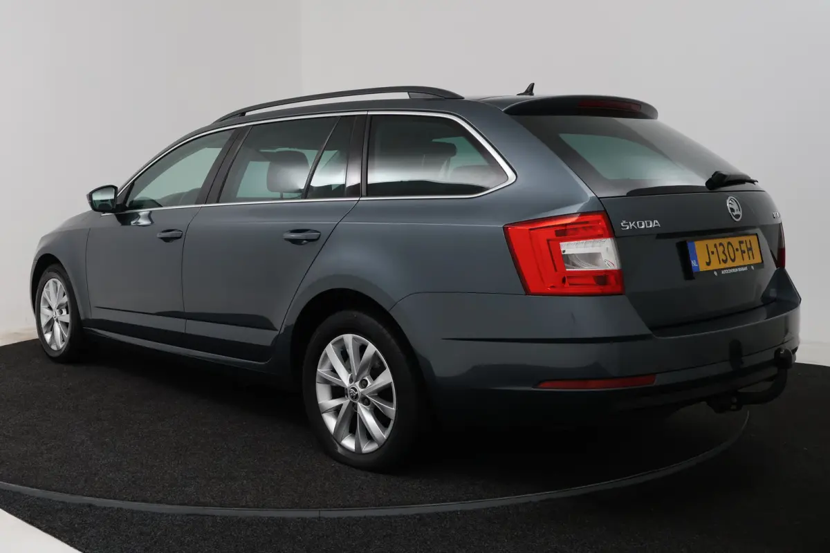 1.5 TSI Greentech Business Edition (CRUISE CONTROL, STOELVERWARMING, NAVIGATIE CARPLAY, PARKEERSENSOREN)