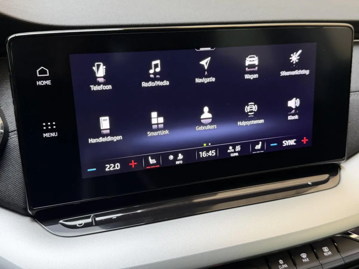 1.0 e-TSI Business Edition Plus Automaat | Achteruitrijcamera | Apple CarPlay/Android Auto | Adaptieve cruise control | Climate control | LED verlichting | Signaalkleur | Parkeersensoren voo