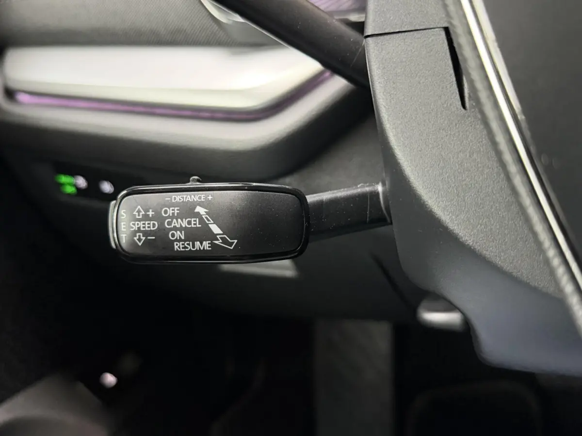 1.0 e-TSI Business Edition Plus Automaat | Achteruitrijcamera | Apple CarPlay/Android Auto | Adaptieve cruise control | Climate control | LED verlichting | Signaalkleur | Parkeersensoren voo