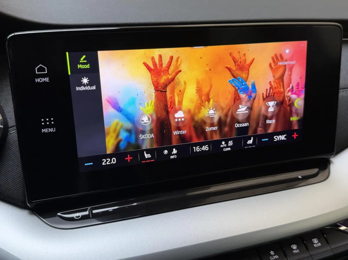 1.0 e-TSI Business Edition Plus Automaat | Achteruitrijcamera | Apple CarPlay/Android Auto | Adaptieve cruise control | Climate control | LED verlichting | Signaalkleur | Parkeersensoren voo