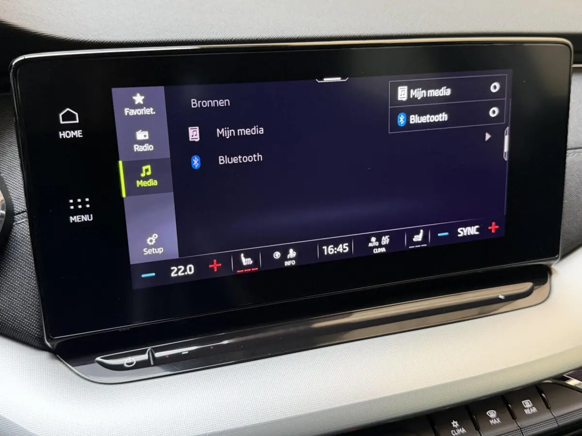 1.0 e-TSI Business Edition Plus Automaat | Achteruitrijcamera | Apple CarPlay/Android Auto | Adaptieve cruise control | Climate control | LED verlichting | Signaalkleur | Parkeersensoren voo