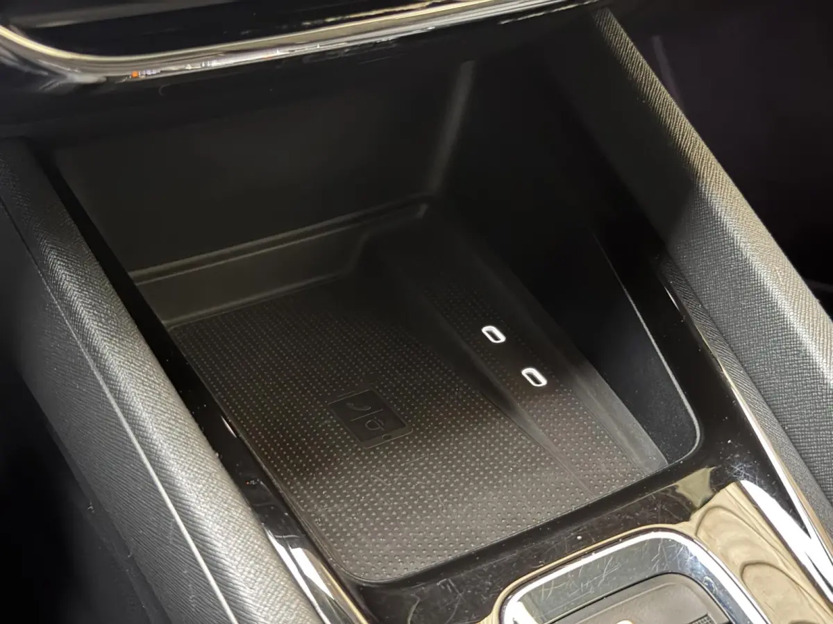 1.0 e-TSI Business Edition Plus Automaat | Achteruitrijcamera | Apple CarPlay/Android Auto | Adaptieve cruise control | Climate control | LED verlichting | Signaalkleur | Parkeersensoren voo