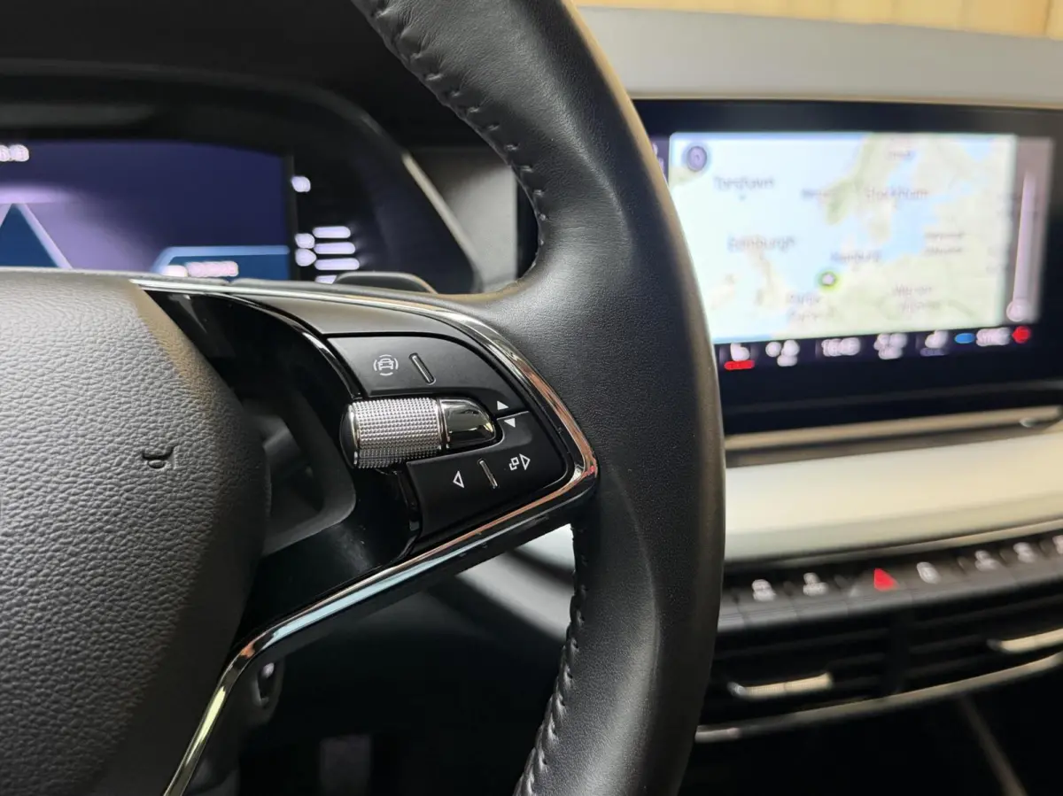 1.0 e-TSI Business Edition Plus Automaat | Achteruitrijcamera | Apple CarPlay/Android Auto | Adaptieve cruise control | Climate control | LED verlichting | Signaalkleur | Parkeersensoren voo