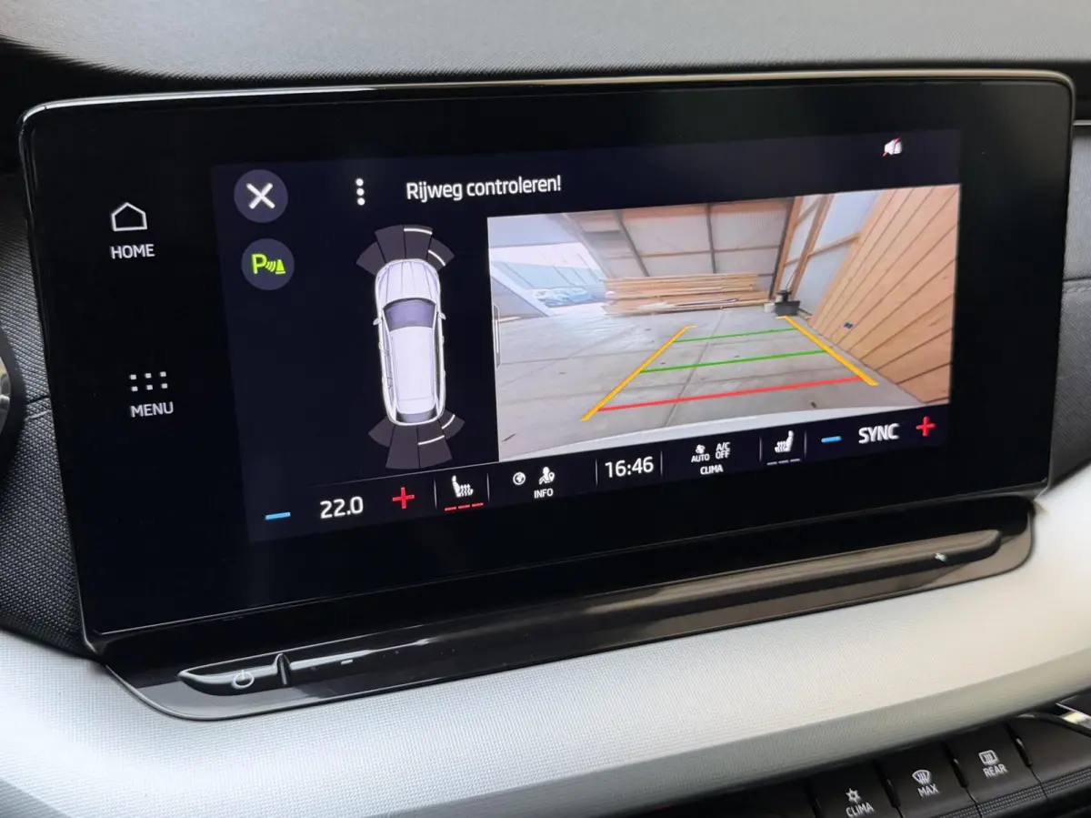 1.0 e-TSI Business Edition Plus Automaat | Achteruitrijcamera | Apple CarPlay/Android Auto | Adaptieve cruise control | Climate control | LED verlichting | Signaalkleur | Parkeersensoren voo