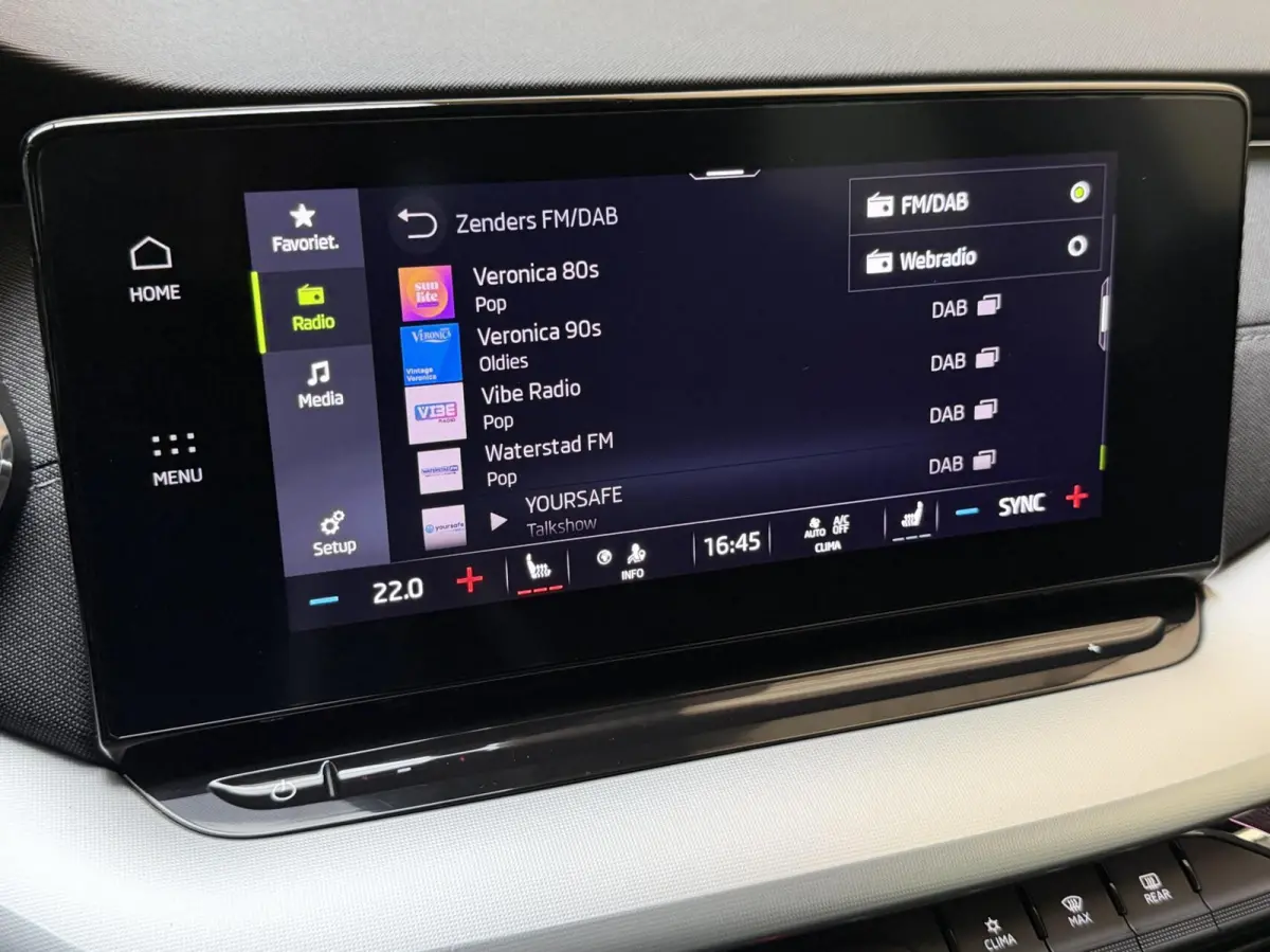1.0 e-TSI Business Edition Plus Automaat | Achteruitrijcamera | Apple CarPlay/Android Auto | Adaptieve cruise control | Climate control | LED verlichting | Signaalkleur | Parkeersensoren voo