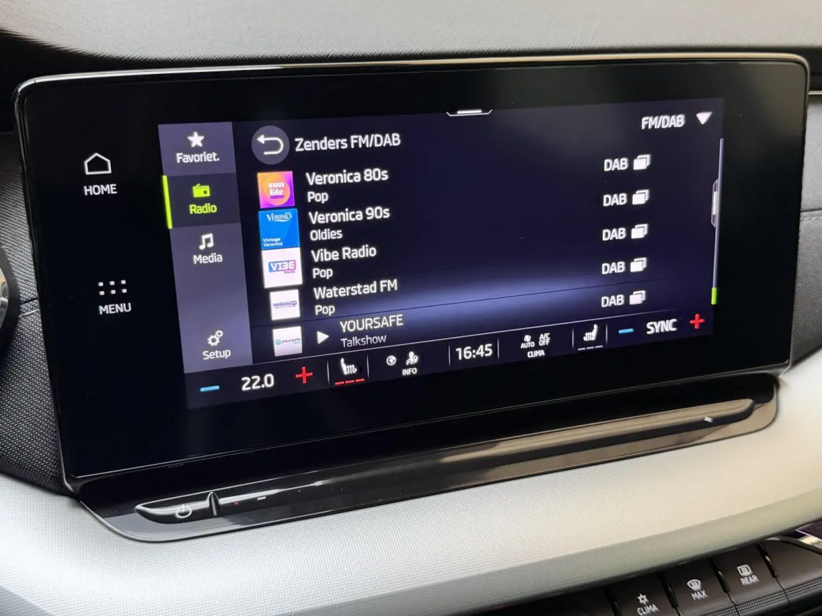 1.0 e-TSI Business Edition Plus Automaat | Achteruitrijcamera | Apple CarPlay/Android Auto | Adaptieve cruise control | Climate control | LED verlichting | Signaalkleur | Parkeersensoren voo
