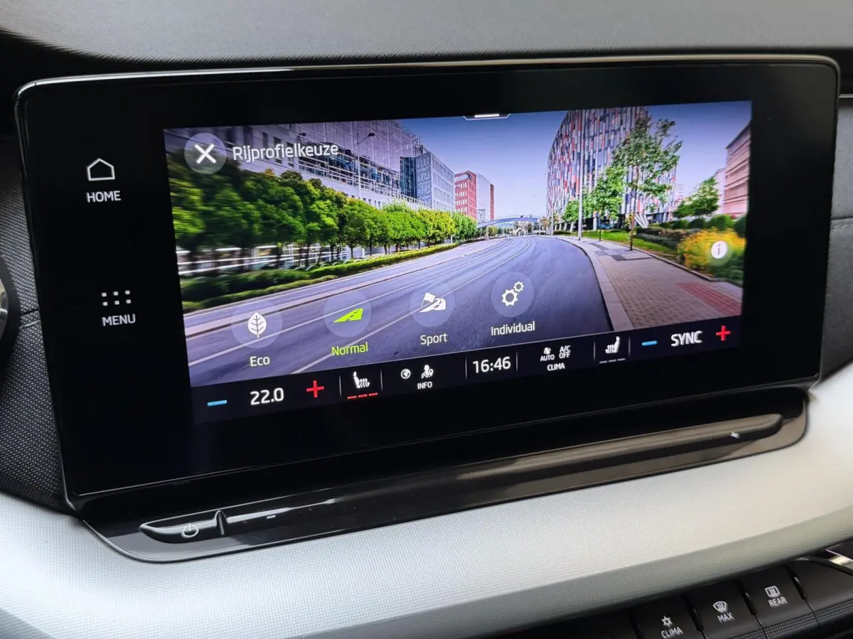 1.0 e-TSI Business Edition Plus Automaat | Achteruitrijcamera | Apple CarPlay/Android Auto | Adaptieve cruise control | Climate control | LED verlichting | Signaalkleur | Parkeersensoren voo
