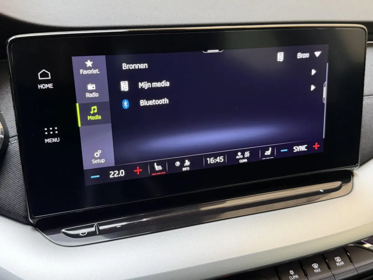 1.0 e-TSI Business Edition Plus Automaat | Achteruitrijcamera | Apple CarPlay/Android Auto | Adaptieve cruise control | Climate control | LED verlichting | Signaalkleur | Parkeersensoren voo
