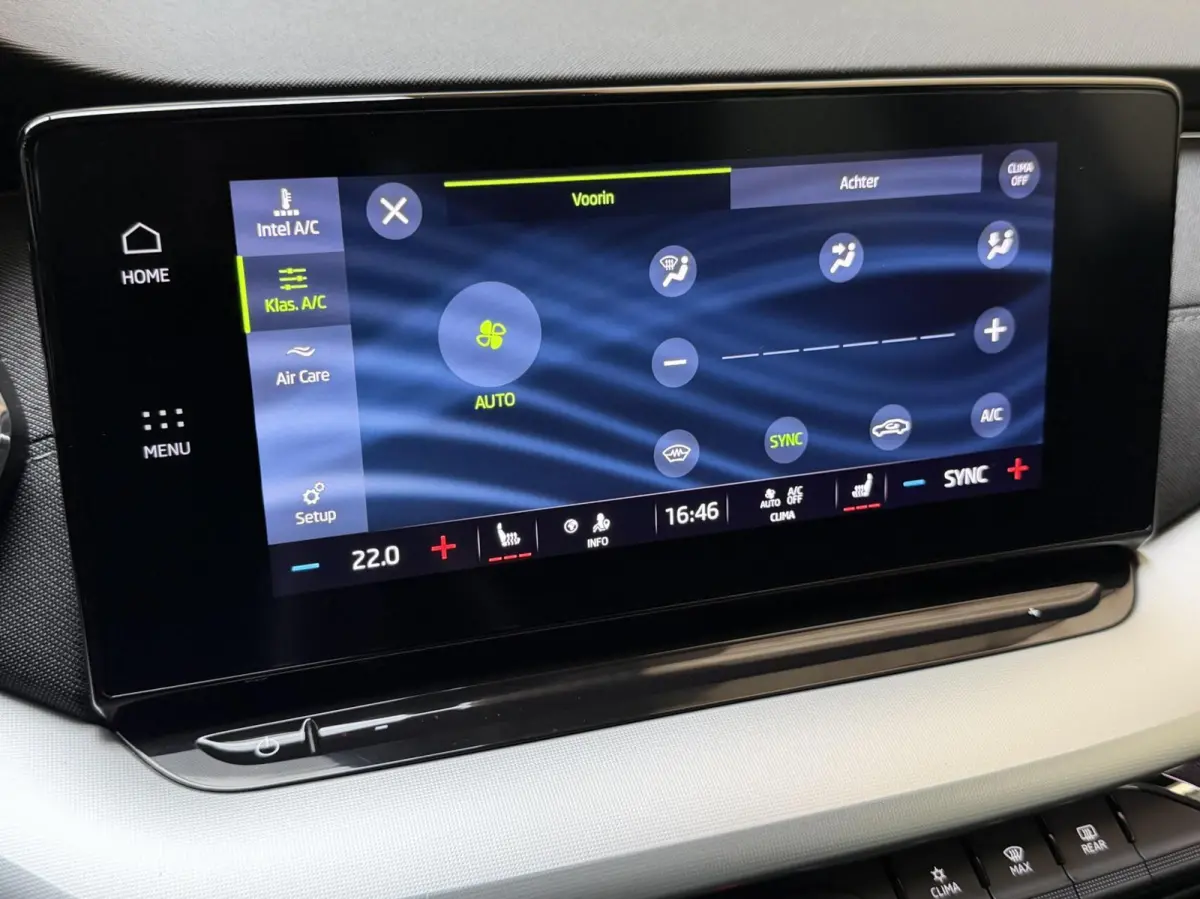 1.0 e-TSI Business Edition Plus Automaat | Achteruitrijcamera | Apple CarPlay/Android Auto | Adaptieve cruise control | Climate control | LED verlichting | Signaalkleur | Parkeersensoren voo