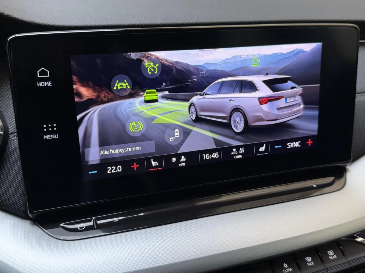 1.0 e-TSI Business Edition Plus Automaat | Achteruitrijcamera | Apple CarPlay/Android Auto | Adaptieve cruise control | Climate control | LED verlichting | Signaalkleur | Parkeersensoren voo